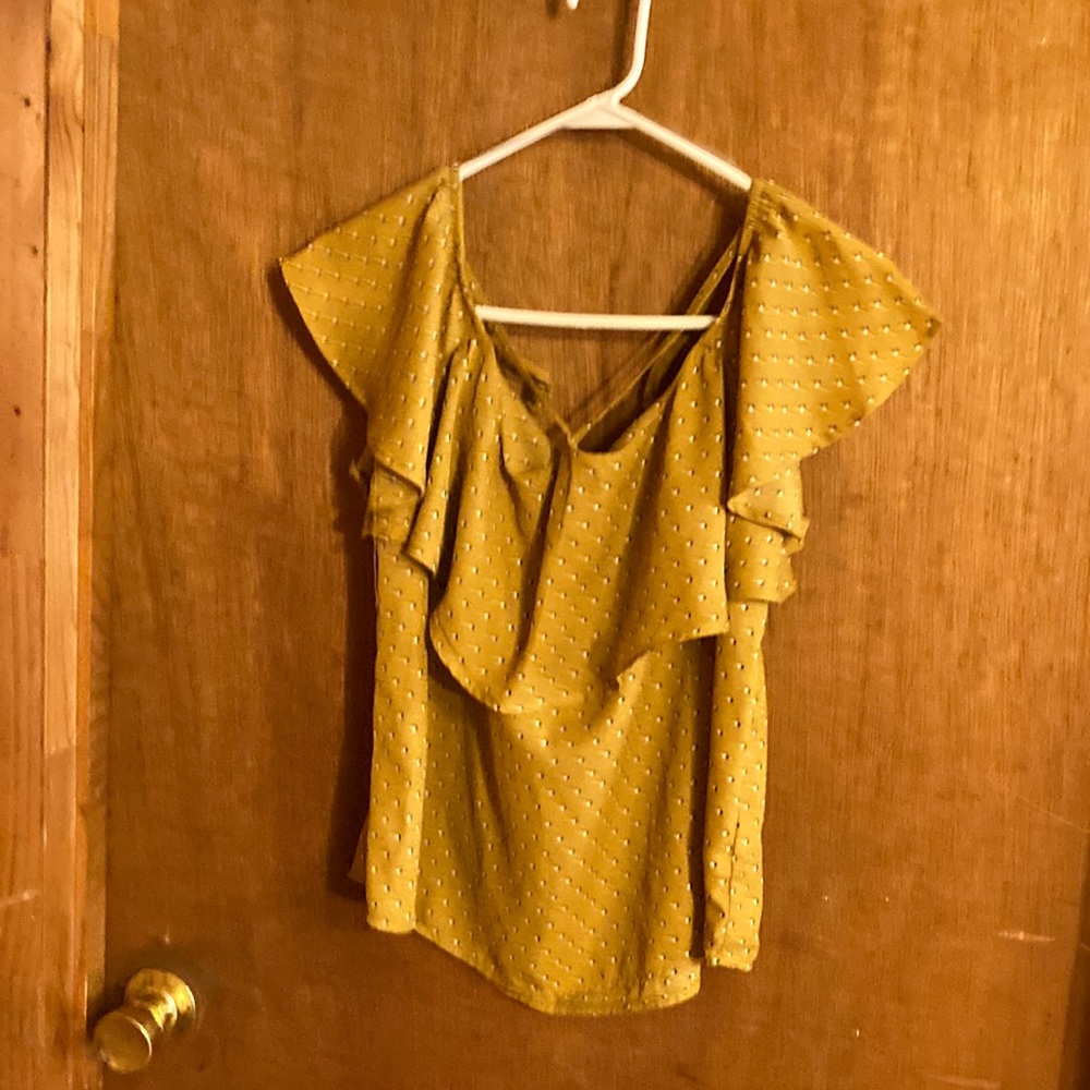 Maurice’s Med. Gold, white, black ruffled around neckline. Short length.